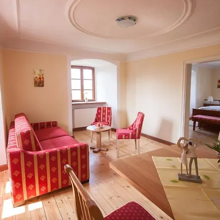 Burgappartement - Herrenhaus Ein Platz Im Gruenen *